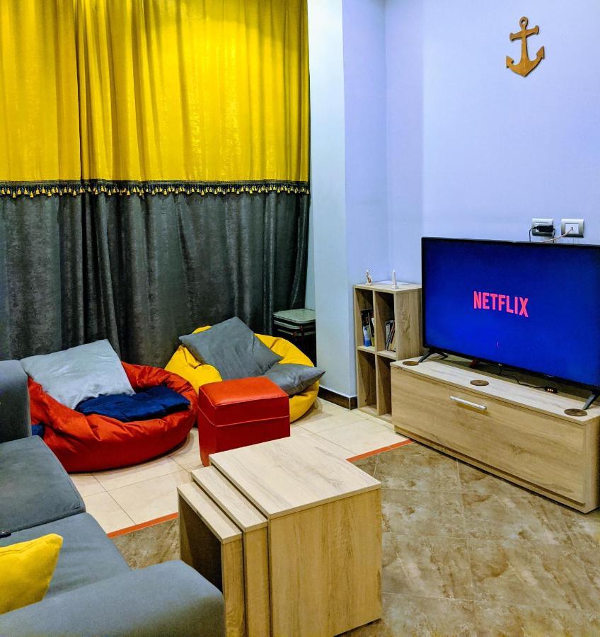 Hostel Marina Square Gurdaka